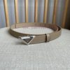 PRADA's belt design is simple yet exquisite. The metal buckle presents the iconic triangular zvlsmtej
