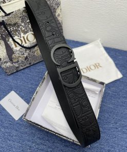 This 35mm double-sided belt from Dior combines elegant temperament with modern style. On one zjksj9bb
