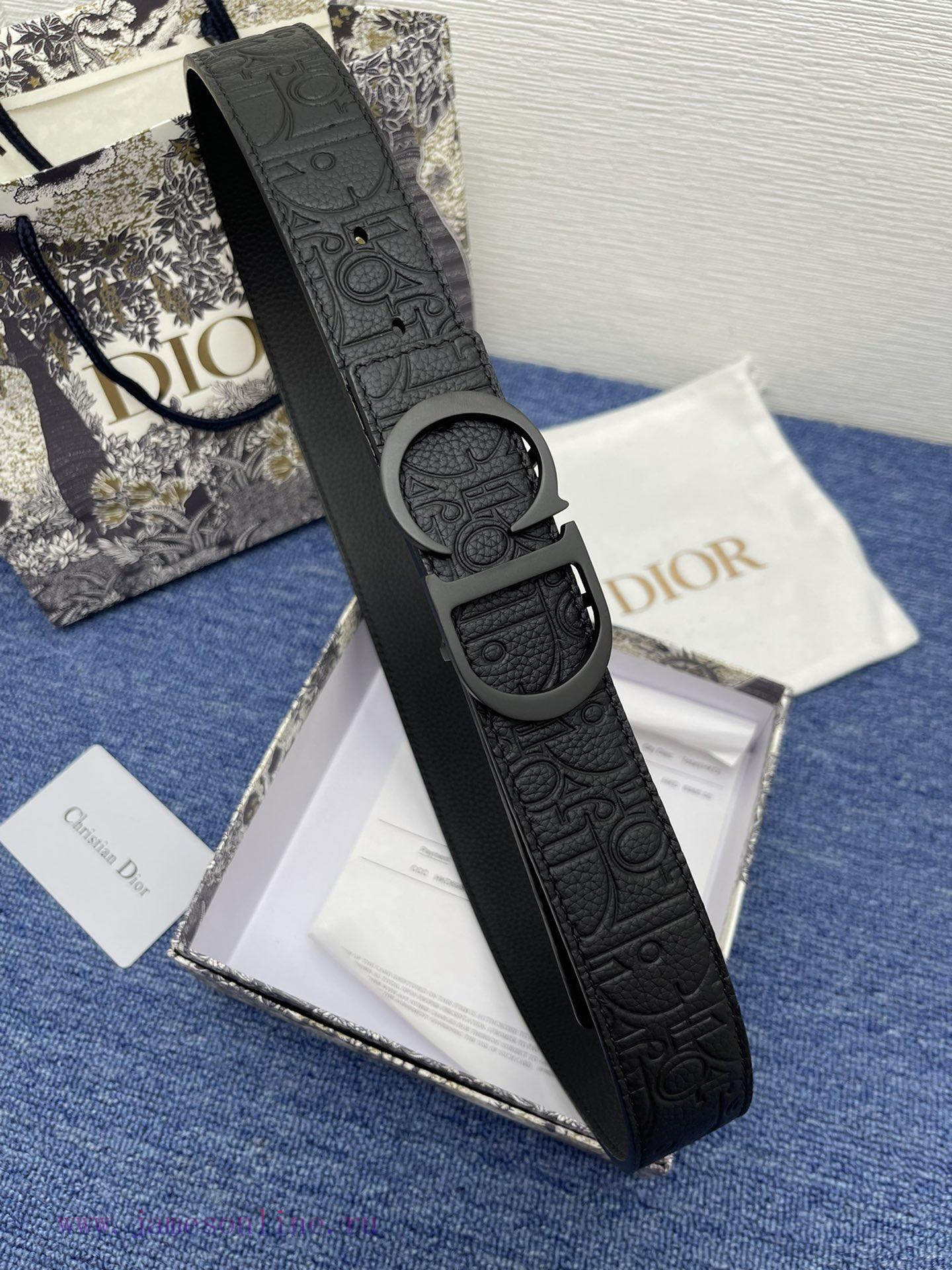 This 35mm double-sided belt from Dior combines elegant temperament with modern style. On one zjksj9bb