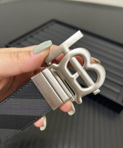 Burberry. BurberryA complete set of high-quality tail clip fasteners with a width of 35mm, p lq30qho5