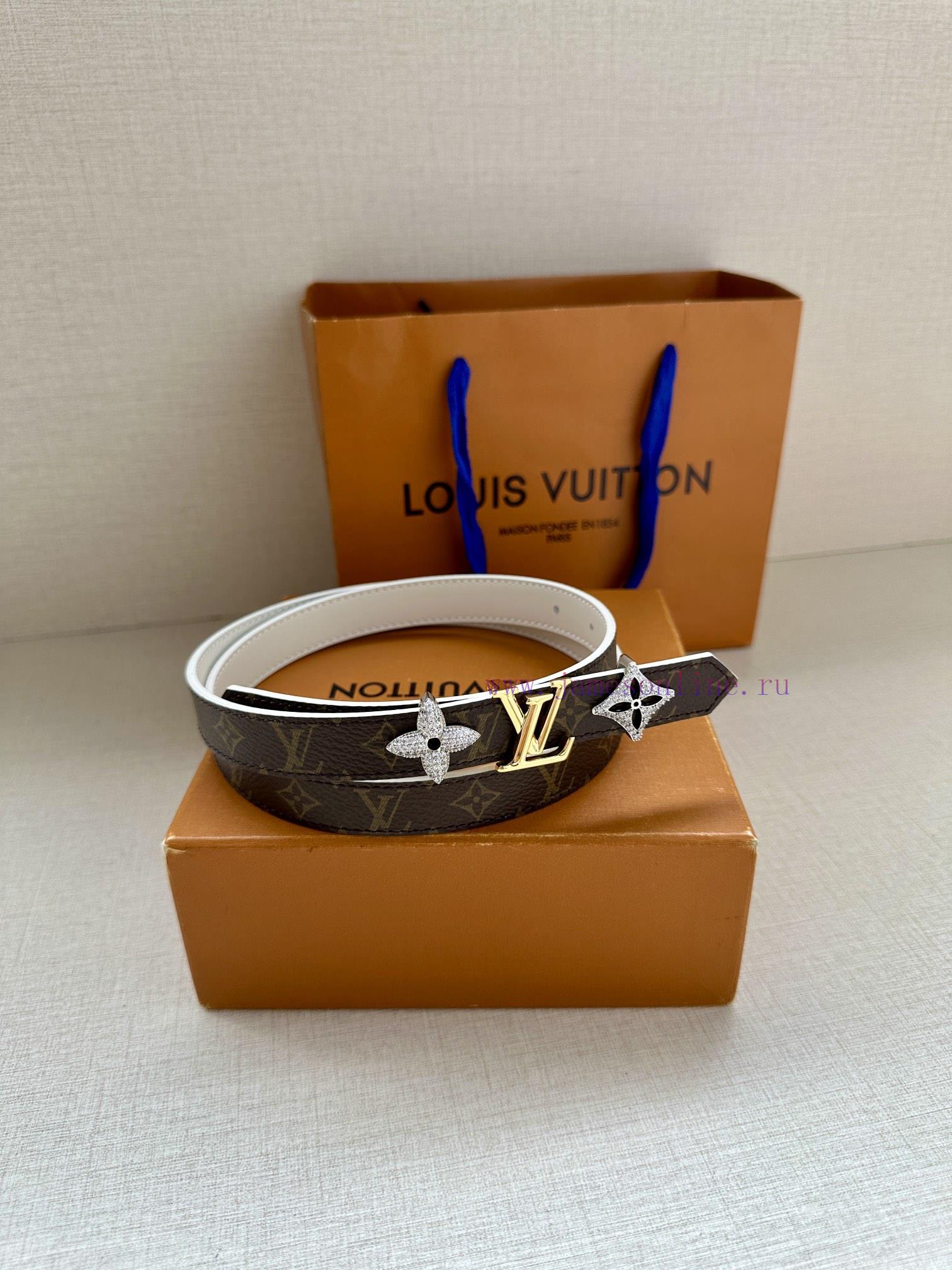 The 2.0-wide LV Trio double-sided belt is made of delicate cowhide leather and Monogram canv d6fdq812 - Image 7