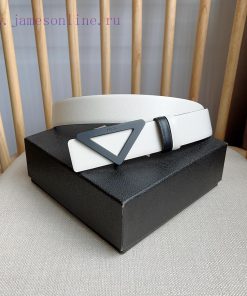 PRADA's buckle style waist belt comes from a multifunctional combination accessory series th eem8e76a