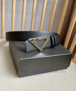 PRADA's buckle style waist belt comes from a multifunctional combination accessory series th 8rvg93wb