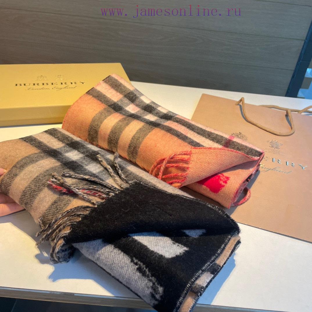 Burberry Double sided Scarf ️ One side solid color LOVE, one side classic plaid ️ Very styli4rd93d90 - Image 3