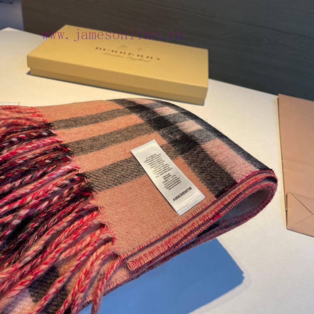 Burberry Double sided Scarf ️ One side solid color LOVE, one side classic plaid ️ Very styli4rd93d90 - Image 8