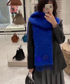 Sending a big brooch, Loewe's super beautiful new mohair brooch scarf is highly recommended h6fe15ep