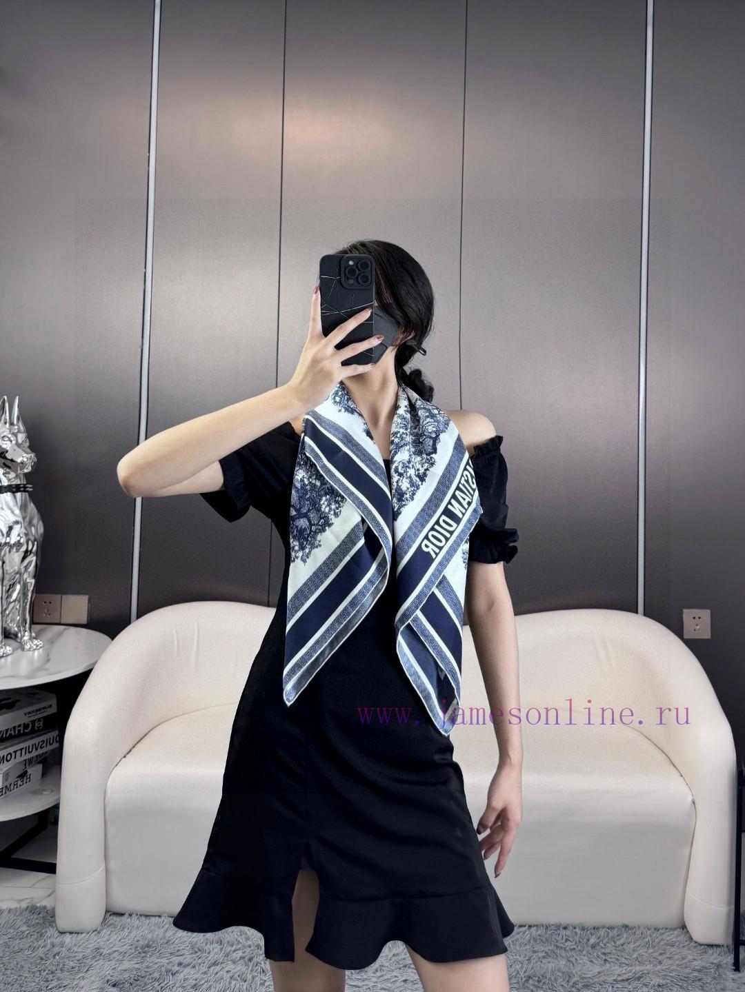 Animal WorldFabric made of real silkSize 90 * 90This Sauvage printed square scarf pays tribudkglbvad