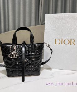Small Dior Toujours Vertical Handbag Oil Wax Leathereight Thousand Eight Hundred And FiveBlack 1yriw5dv