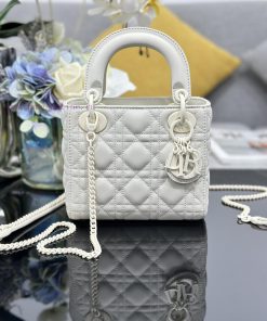 Lady Dior Three Grid Frosted Rattan Grain Cowhide Flip Bag Paired With A Chain Ultra Matte Fini l6f68igc