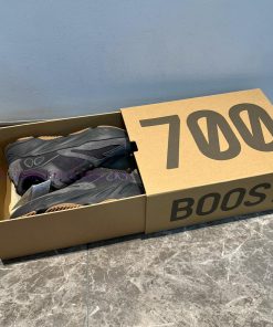The Top Of The Line Adidas Originals Yeezy Boost 700 Black Rubber "Utility Black" Shoe Features p2x3rzl7