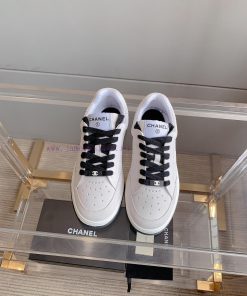 Chanel's New Punched Solid Color Casual Board Shoes Are Classic And VersatileShoe Upper With Co ch3slkeo
