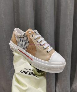 Burberry's Latest Release Of 5 Colors For Sports And LeisureBurberry's Latest 2023 Fashion Show xxgh1x08