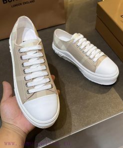 Burberry's Latest Addition Of 5D Printing Technology For Shoe UppersBurberry's Latest 2023 Fash 85amb6k4