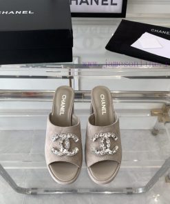 Chanel's New Spring And Summer Sandals Continue Chanel's Classic Style Elegant Slow And Luxurio glxpbdw2