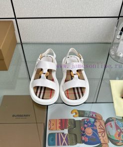 Male Size 10Burberry's New Slippers Are Manufactured Using Complex Processes. The Absolutely Hi yrzvrpew