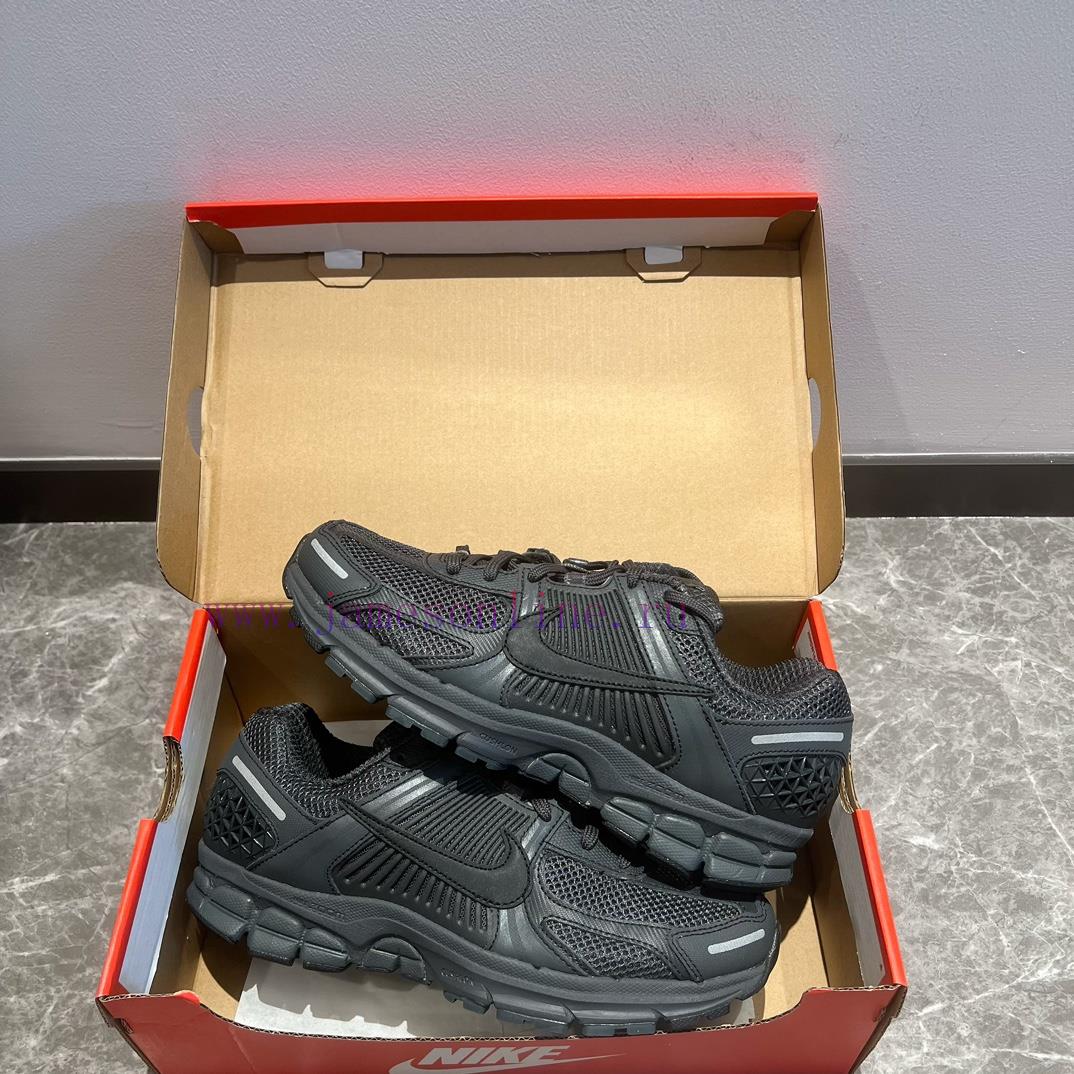 Top Of The Line Nike Zoom Vomero 5 Low Cut Running Shoes With Black And Slightly Upturned Toe D 3uhljn6y - Image 7