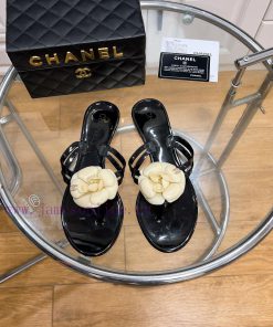 New Products Synchronized On The Official Website Of The Yuan Dynasty: CHANEL Beach Slippers Ch bv8f1vf3