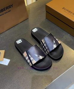 The New Slippers Are Adorned With The Brand's Letter Three-dimensional Logo As Well As The Burb wrw2tnoi