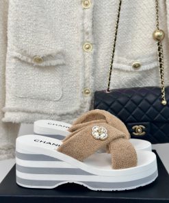 Chanel | Chanel 25C Early Spring New ProductMilan Fashion Show Thick Soled Cross Strap Slippers q98h7bwu