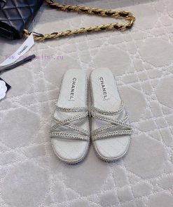 Chanel's New Thick Soled Slippers Feature A Simple Atmospheric And Environmentally Friendly Des ho4z092u