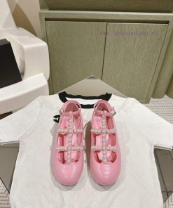 | ²⁰²4 𝐬𝐬  🤍🤎Chanel's Latest Pearl Mary Jane Has A Stylish Look. It Features A Completely Origi ax6lmakk