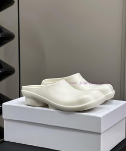 Maisonmargiela Ss24 NewMM6 Magila Rubber SlippersThe Perfect Fusion Of Minimalism And Individua 7ue01fxi