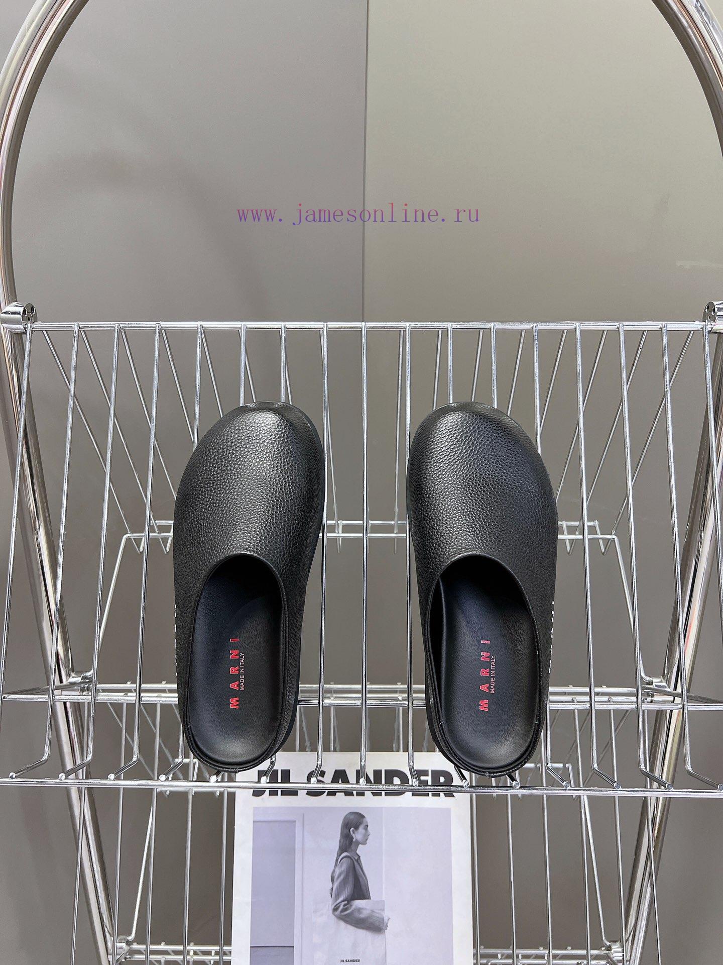 Marni Classic Half Slippers For Spring And Summer: This Pair Of Slippers Has A Contrasting Colo r4xic49n - Image 7
