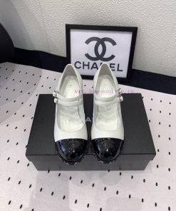 Chanel's New Coarse Heel Rhinestone Sandals Are A Must-have Summer Item And Another Popular Rhi j12r92g0