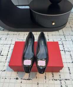New Must-have Shoe Cabinet Ferragamo 2024 New Letter Square Buckle Single ShoesThe Price Of Fer ejmtm8i9