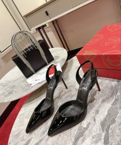 Wearing A Set Of Single Shoes. W️The Inspiration For This Season's New Product O Marylin Comes qz560qzi