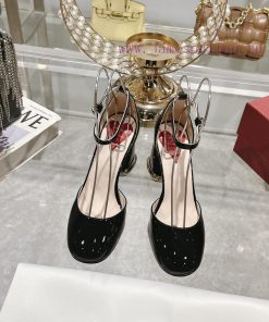 Roger Vivier's New Round Headed Patent Leather Hollow Sandals For Autumn 2024She Can Only Be Me jspfkx1o