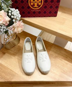 Tory Burch's Iconic Double T Fisherman Shoes Are Refreshed In Large Proportions With The New El e5va0e6t