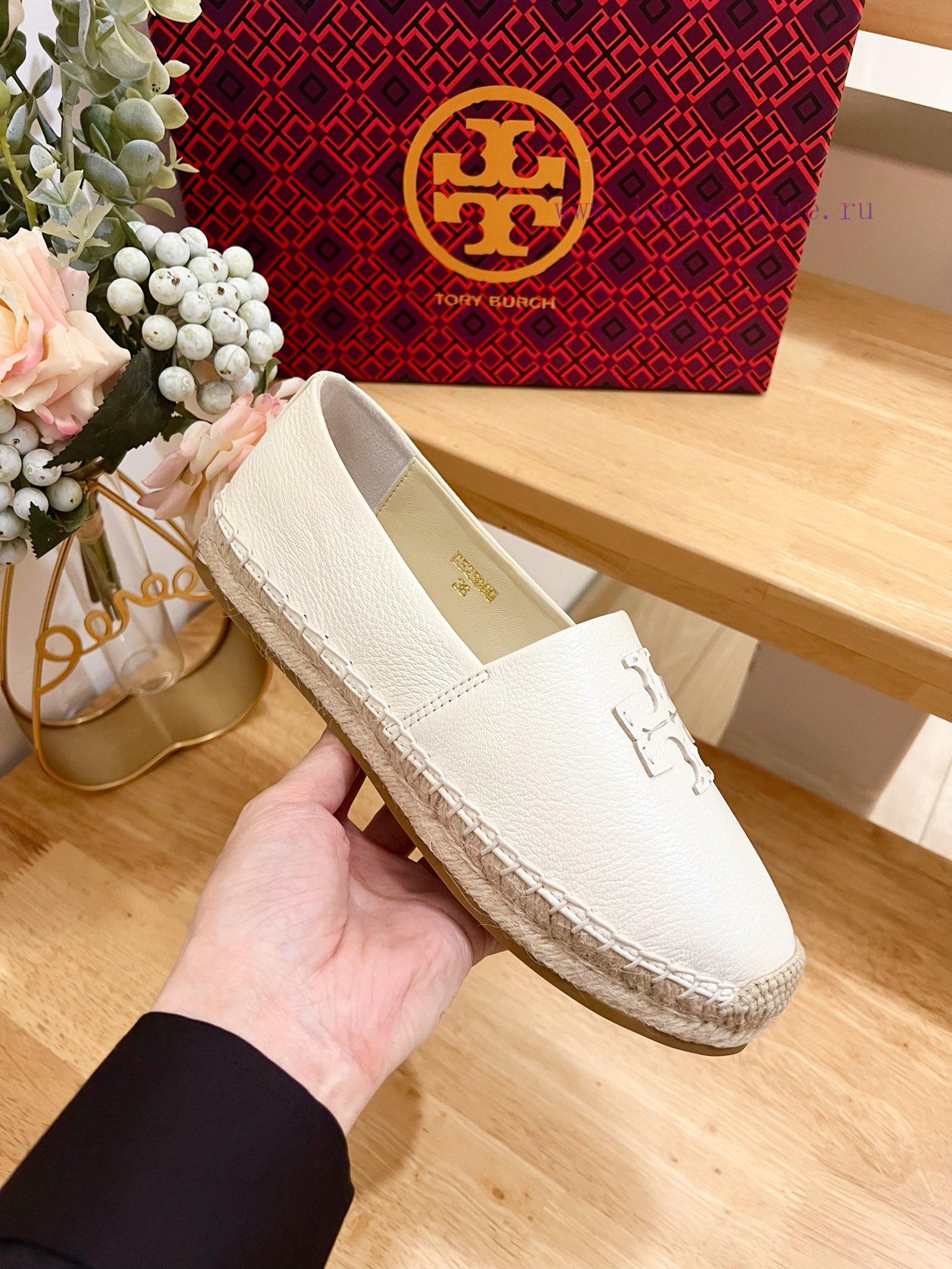 Tory Burch's Iconic Double T Fisherman Shoes Are Refreshed In Large Proportions With The New El e5va0e6t - Image 16