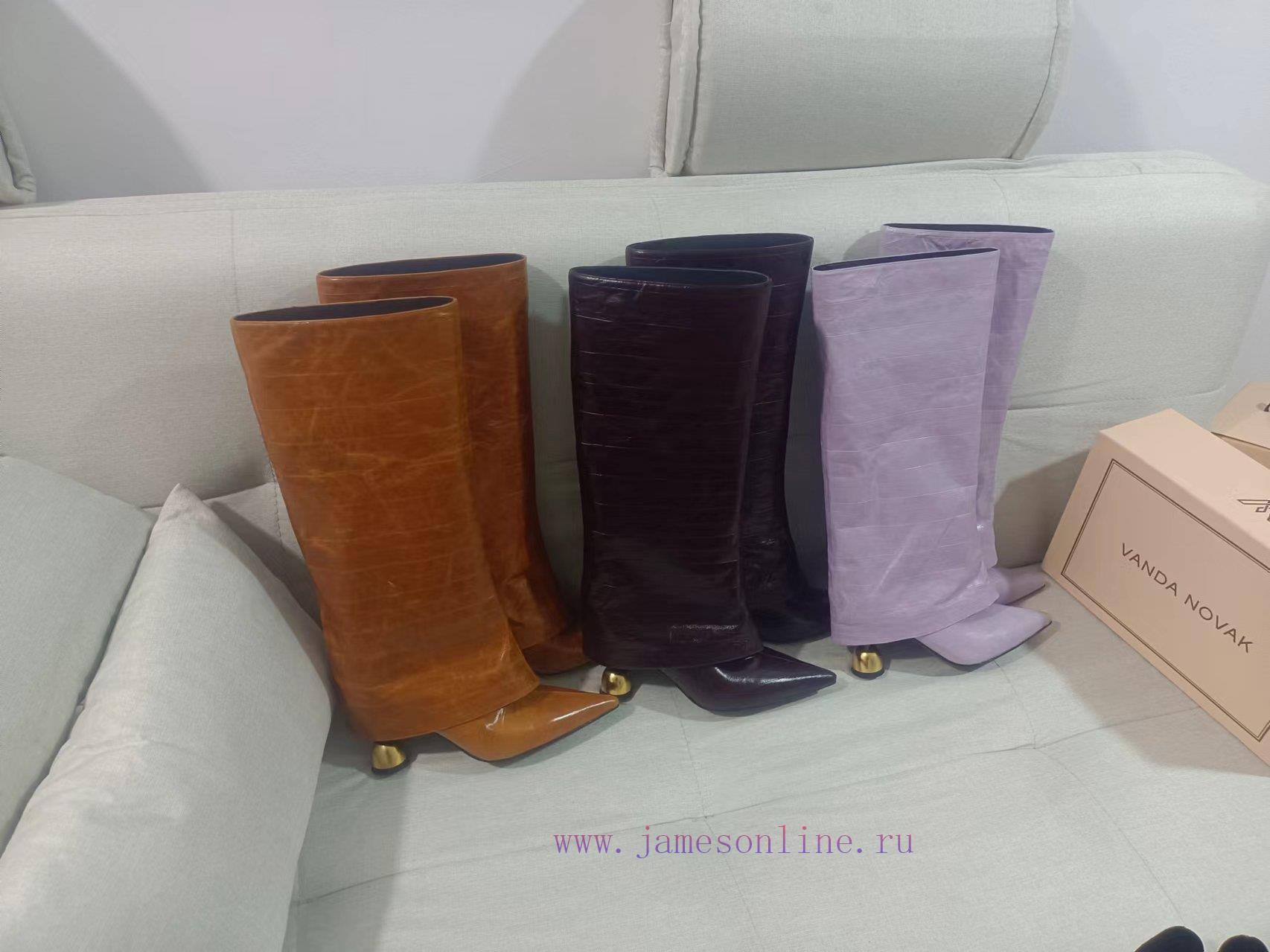 Vanda Novak Genuine Purchasing Agent Supports Inspection Of GoodsIn The Inventory For Spring An 2qhayqz5 - Image 10