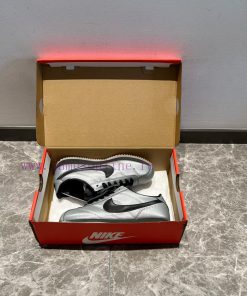 Nike Cortez LEATHER SE “Metallic Cool Grey Black” As One Of Nike's Iconic Shoe Models The Black 5hnw1w34