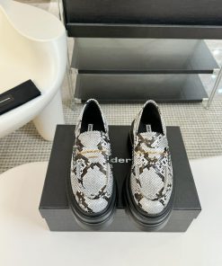 𝐀𝐥𝐞𝐱𝐚𝐧𝐝𝐞𝐫 𝐖𝐚𝐧𝐠  The Clean And Stylish Image Of Alexander King's Loafers Is Deeply Rooted In Peo fj92jvz7
