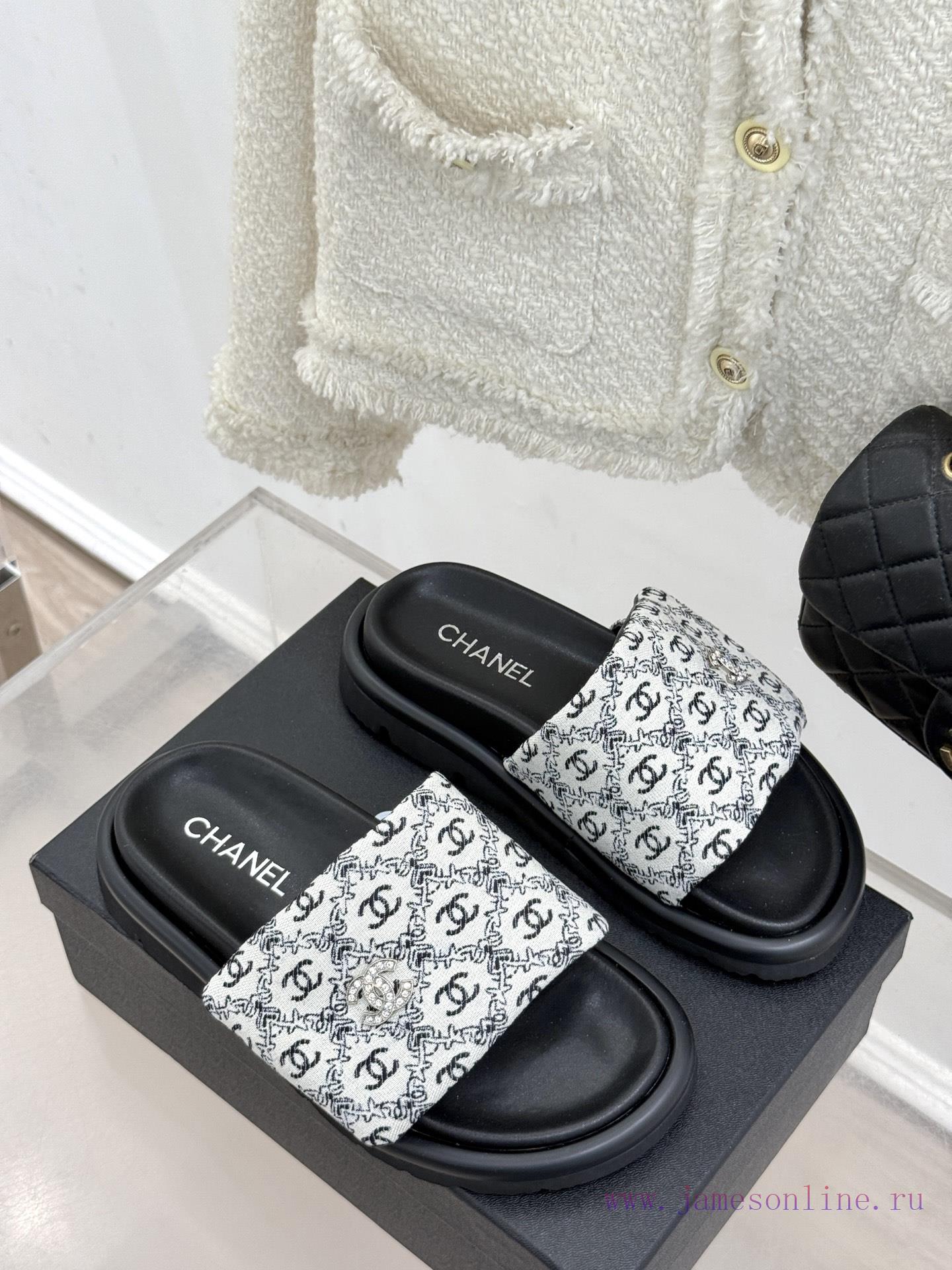 Chanel | Chanel 25p Spring/Summer New ProductsDouble C Printed Velcro Thick Bottom Bread Lazy S xvdrhrdx - Image 4
