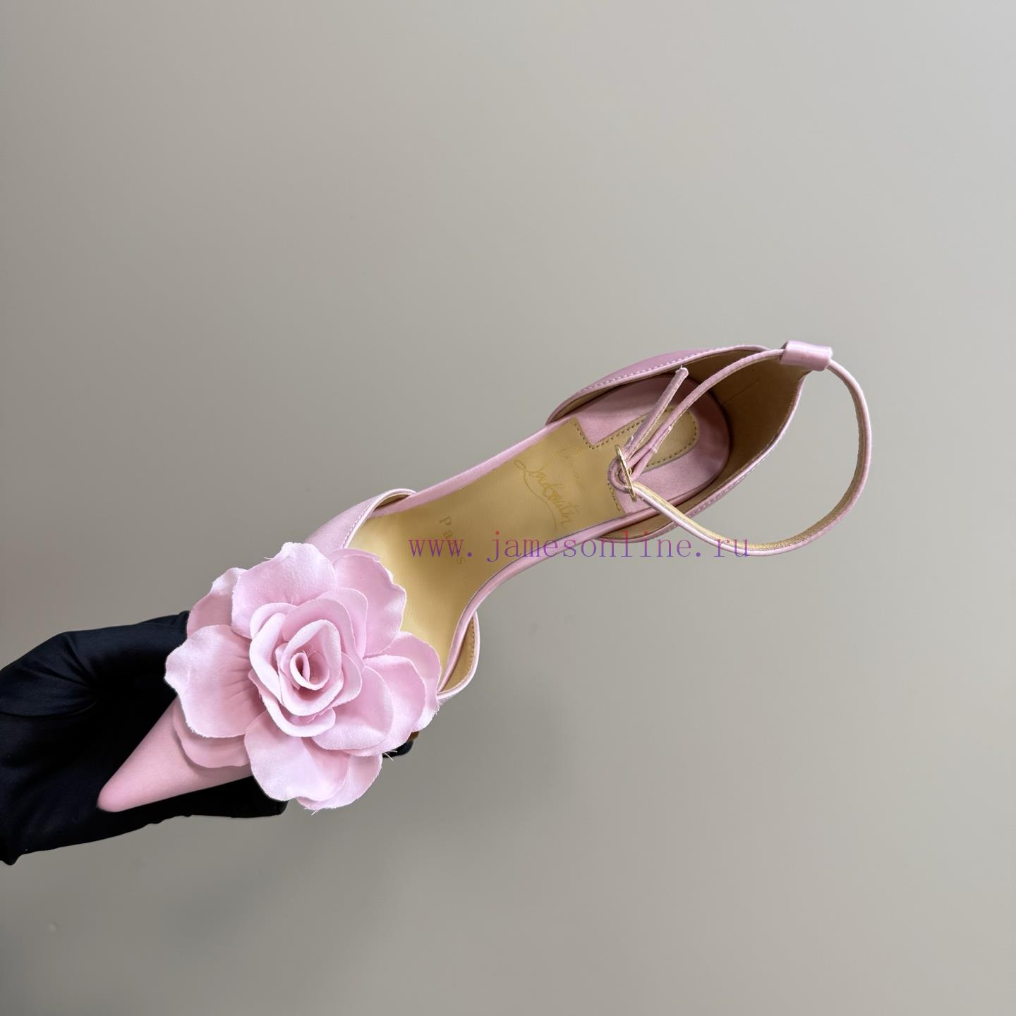 Top TierChristian Louboutin Spring/Summer 2025Yang Mi The Global Brand Spokesperson For Loubout wxry9hcf - Image 9