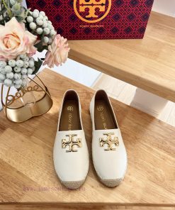 Tory Burch's Iconic Sculptural Brass Double TLogo Showcases The Classic Silhouette Of The New E 98ovsiu2