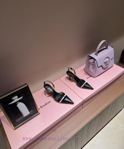 The MostFerragamo 25 Year Old Ferragamo Bow Decoration Pointed Fashion High HeelsClassic Of FAM hfc73ubz