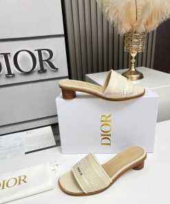 CD Dior Women's Embroidered Leather Sole High Heels With Floral PatternsChristian Dior Has Alwa w3kppkqx
