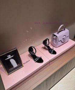 Dolce&Gabbana Patent Leather Diamond Buckle Open Toe SandalsExquisite Glass Crystal Decorative whoudl0a