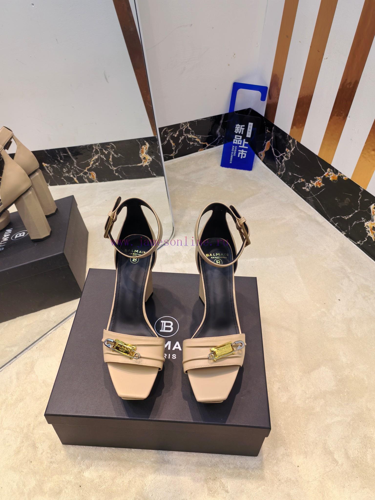 Out 𝘽𝙖𝙡 * 𝙖𝙞𝙣 Balmain Autumn/Winter 2025 Fashion Show Waterproof Platform High Heel SandalsBran datyld72 - Image 2
