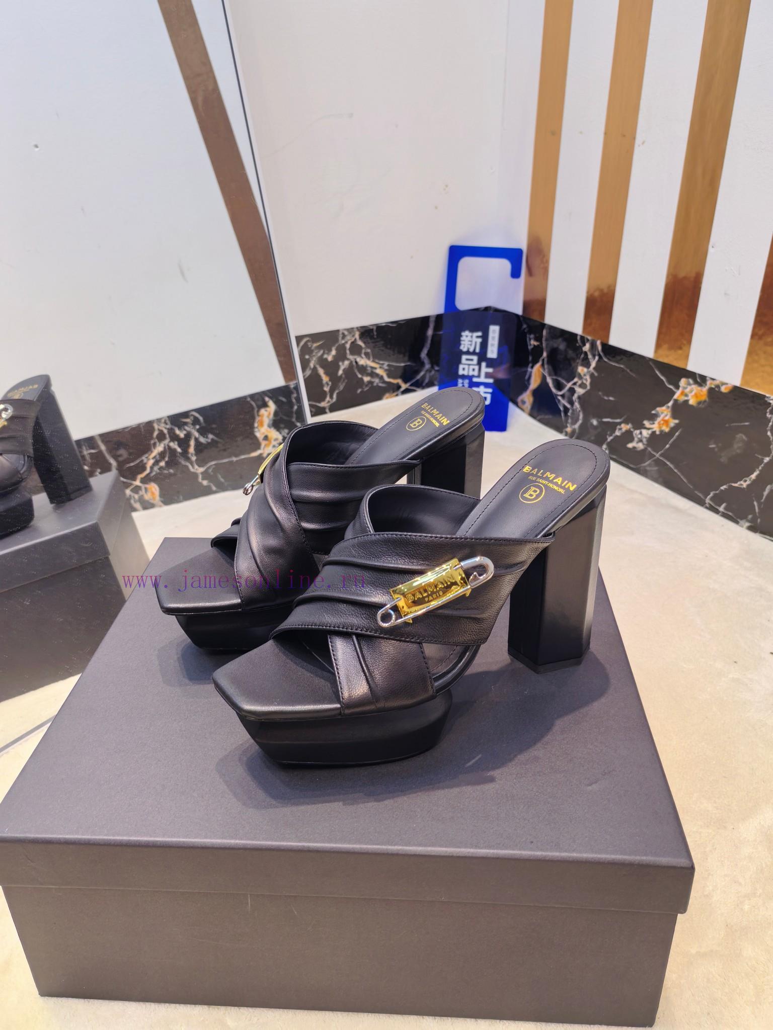 Out 𝘽𝙖𝙡* 𝙖𝙞𝙣 Balmain Autumn/Winter 2025 Fashion Show Waterproof Platform High Heels SlippersBra gmbthr4k - Image 4