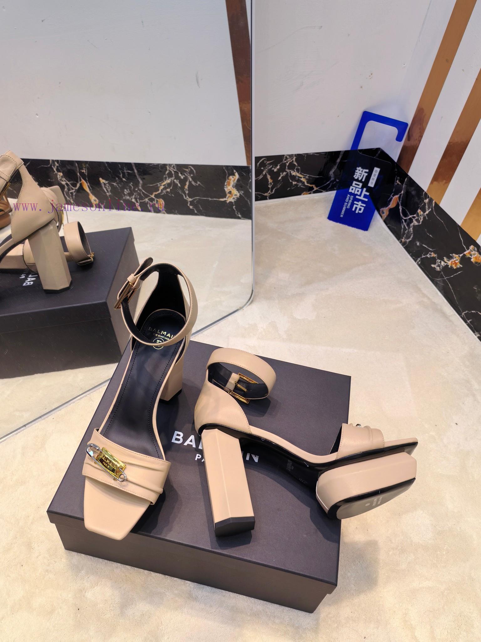 Out 𝘽𝙖𝙡 * 𝙖𝙞𝙣 Balmain Autumn/Winter 2025 Fashion Show Waterproof Platform High Heel SandalsBran datyld72 - Image 8