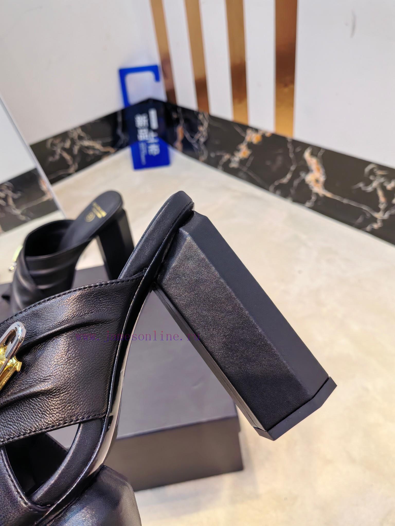 Out 𝘽𝙖𝙡* 𝙖𝙞𝙣 Balmain Autumn/Winter 2025 Fashion Show Waterproof Platform High Heels SlippersBra gmbthr4k - Image 6