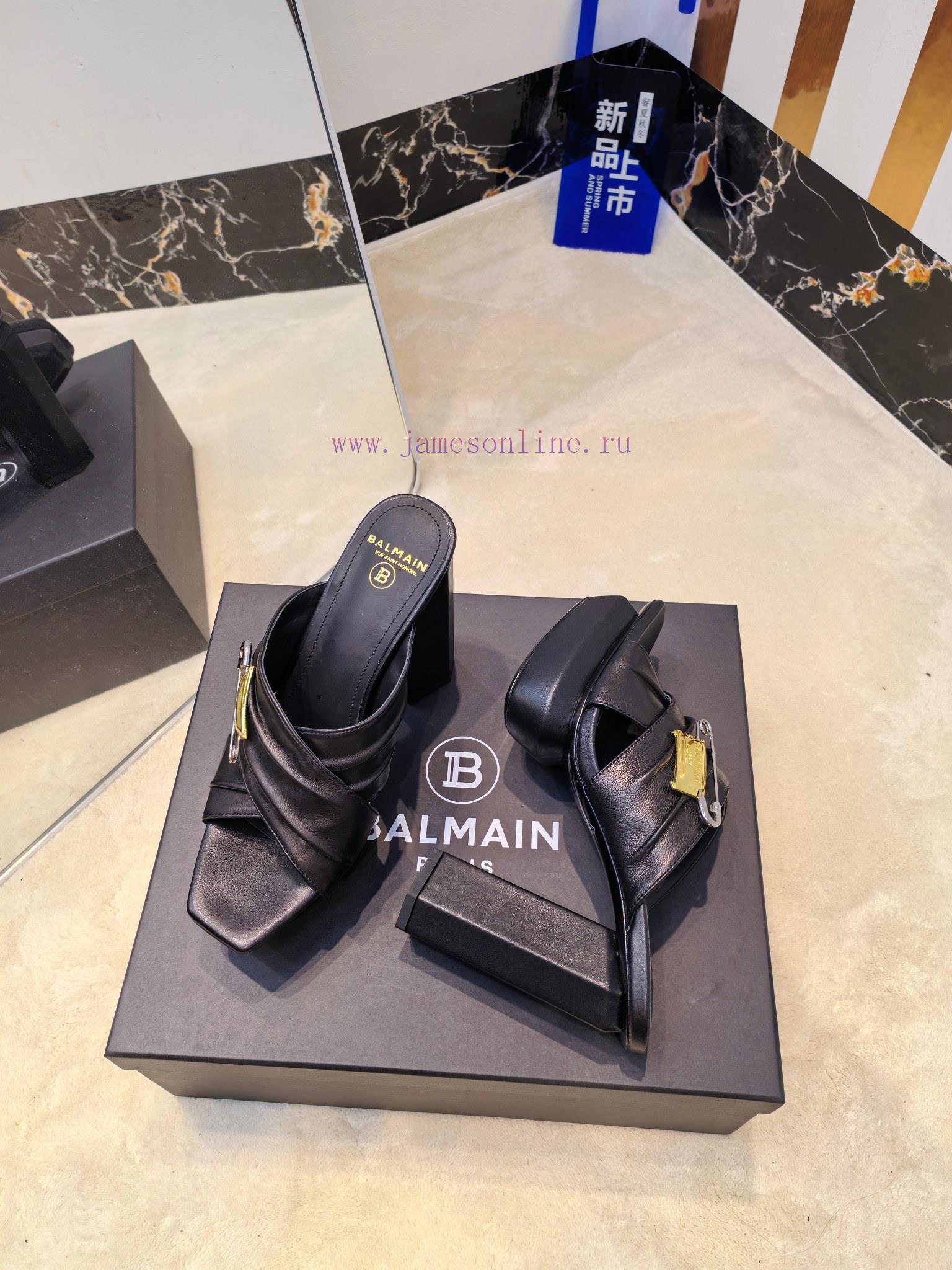 Out 𝘽𝙖𝙡* 𝙖𝙞𝙣 Balmain Autumn/Winter 2025 Fashion Show Waterproof Platform High Heels SlippersBra gmbthr4k - Image 8