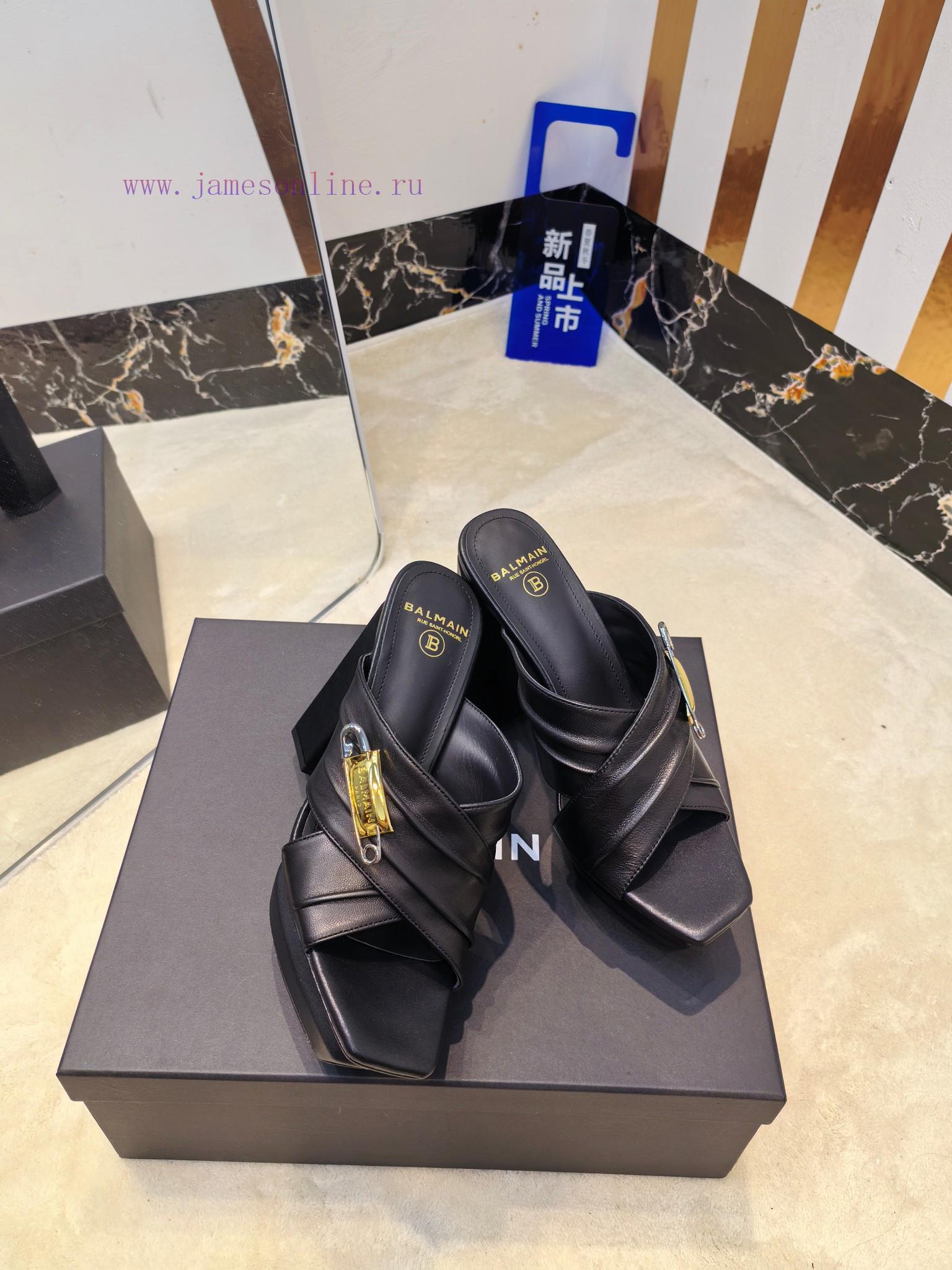 Out 𝘽𝙖𝙡* 𝙖𝙞𝙣 Balmain Autumn/Winter 2025 Fashion Show Waterproof Platform High Heels SlippersBra gmbthr4k - Image 9