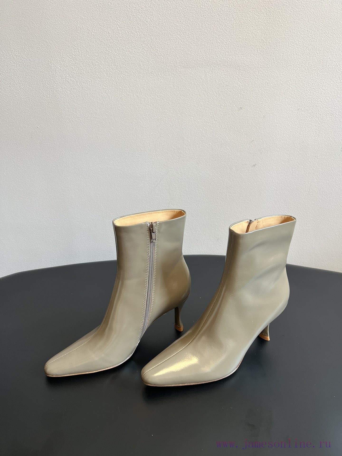 Top QualityBy Far 25SS Autumn/Winter New Style Full Leather Edition Kitten And New Short BootsT 496uja1j - Image 4